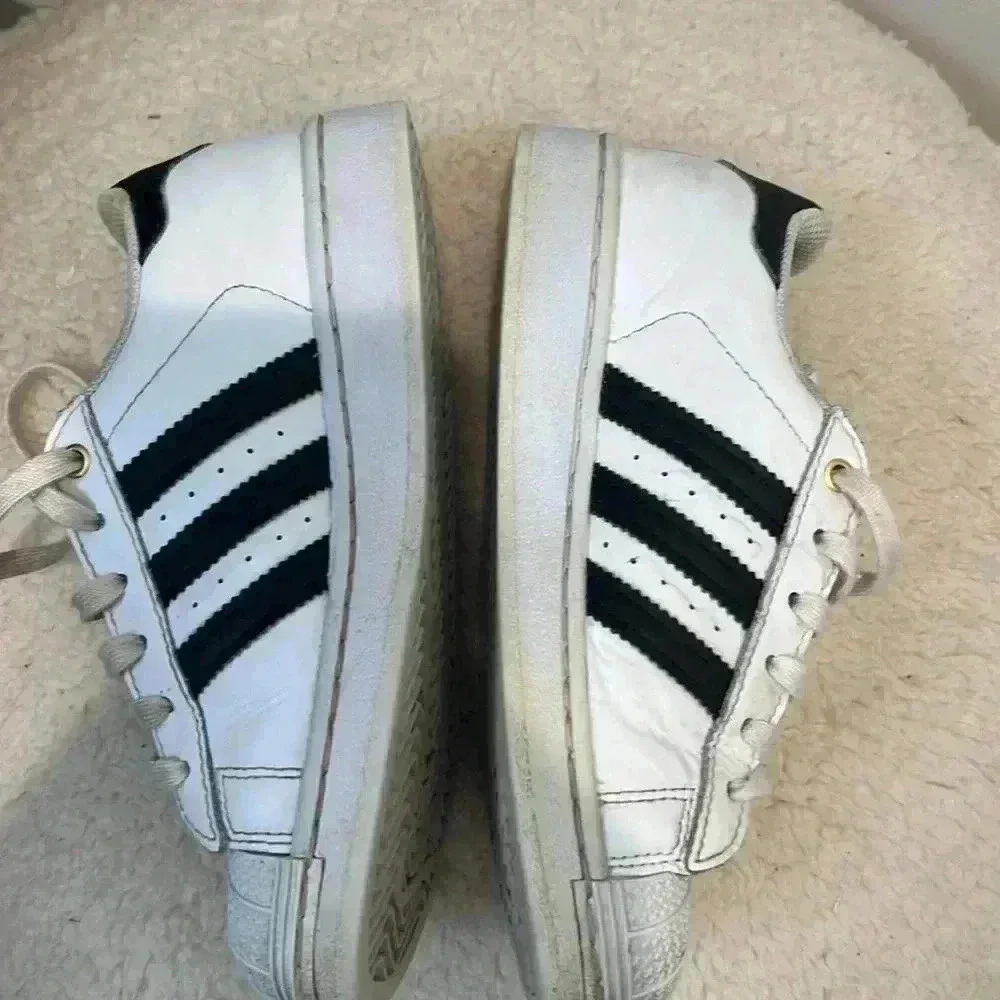 adidas “super stan”